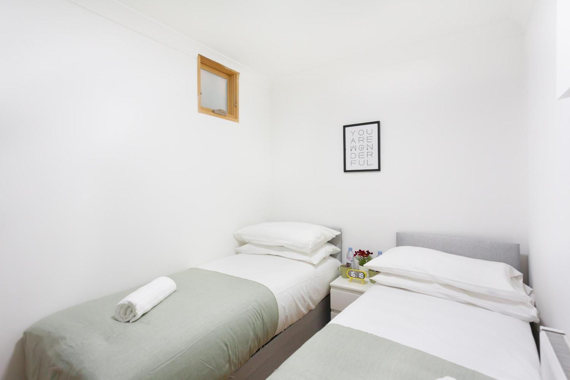 Eurostar Budget Rooms - Next To Kings Cross & Eurostar Train Station ロンドン エクステリア 写真