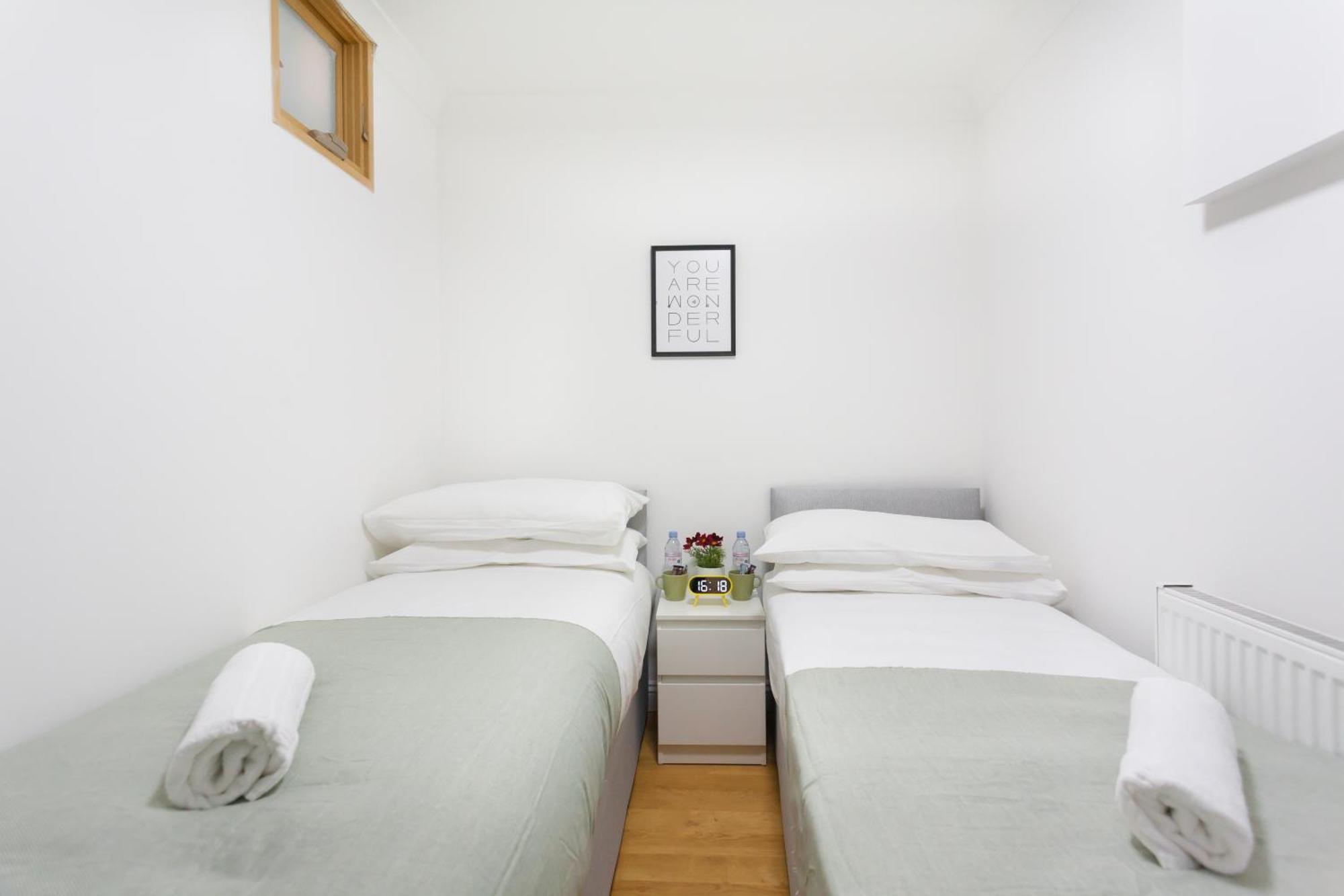 Eurostar Budget Rooms - Next To Kings Cross & Eurostar Train Station ロンドン エクステリア 写真