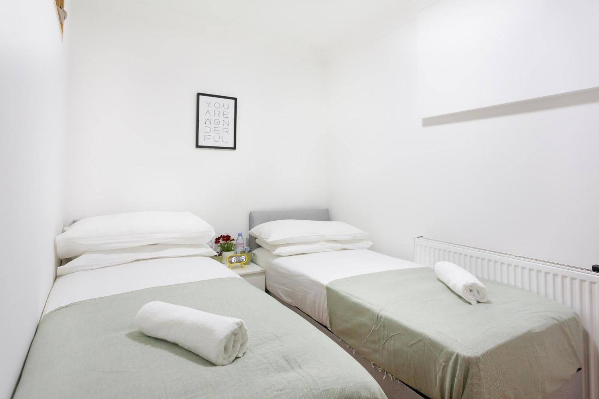Eurostar Budget Rooms - Next To Kings Cross & Eurostar Train Station ロンドン エクステリア 写真